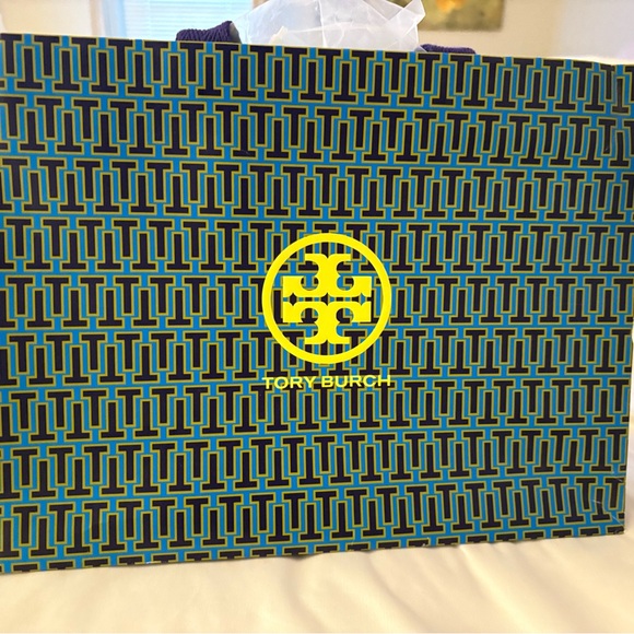 Tory Burch Crossbody Bag w/adjustable strap. Black. NWOT w/TB original gift bag - Picture 6 of 14